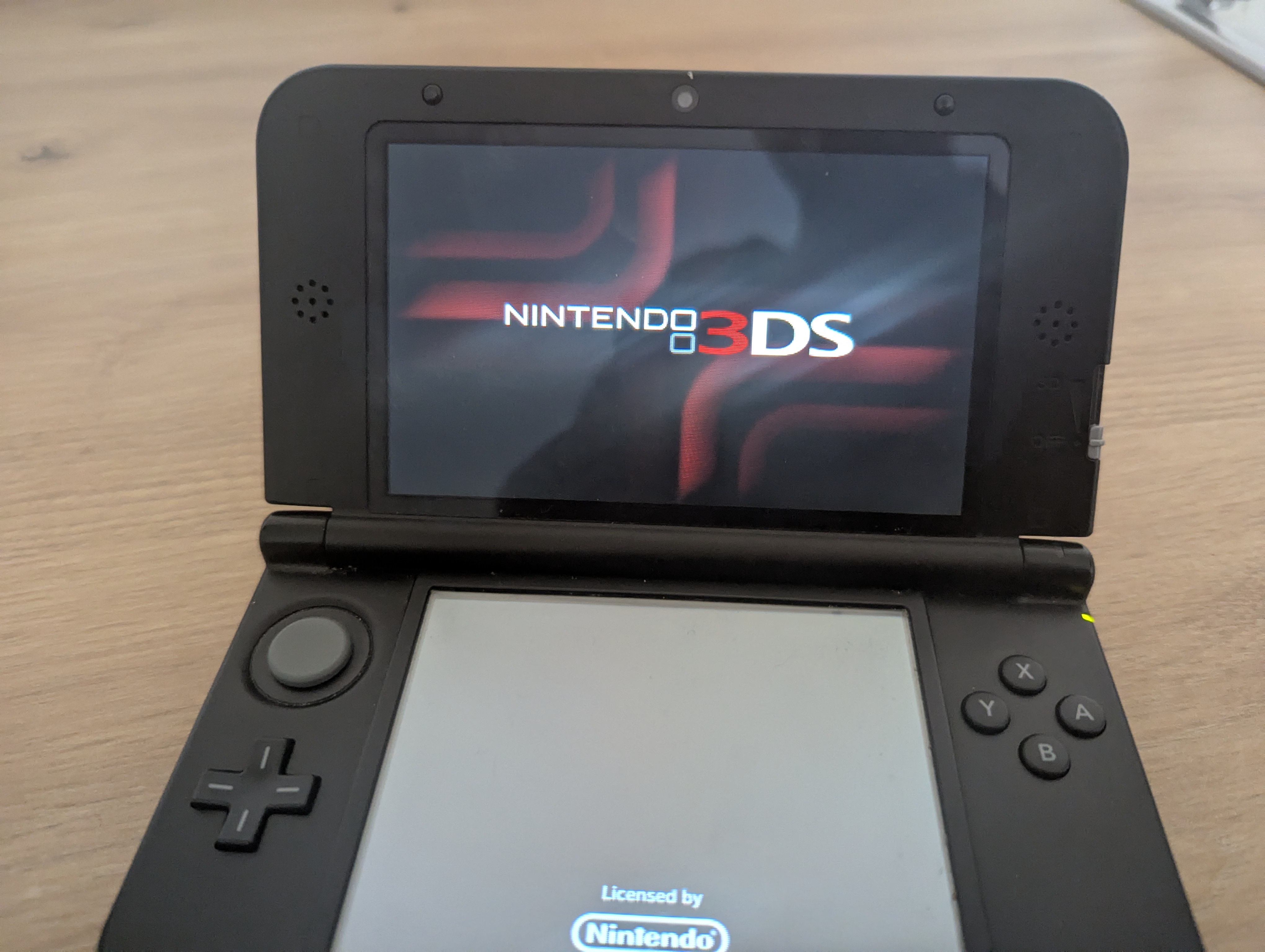 Nintendo 3DS XL (2) Nintendo 3DS XL (2)